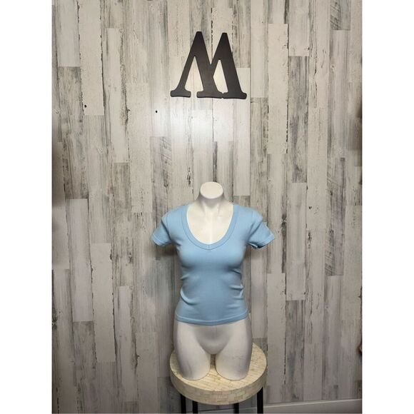 Blue top - Picture 1 of 7